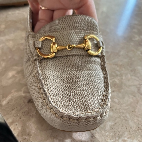 Bosi cream color slip on shoe with detail on to oh shoe size 5 - Picture 3 of 8